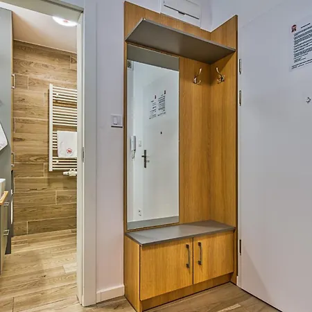 5d Fredry 2/47 Apartment *